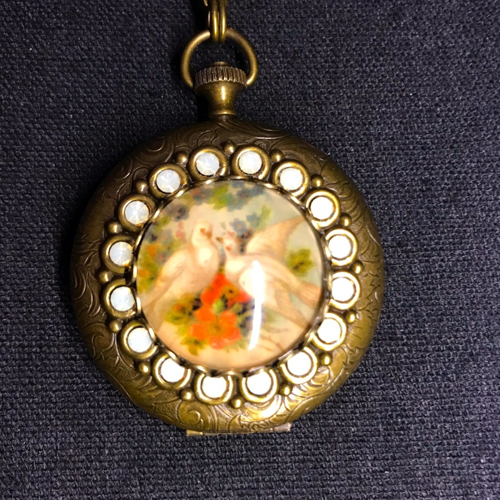 #154-Sweet Romance Victorian Style dove Locket Necklace with gorgeous chain